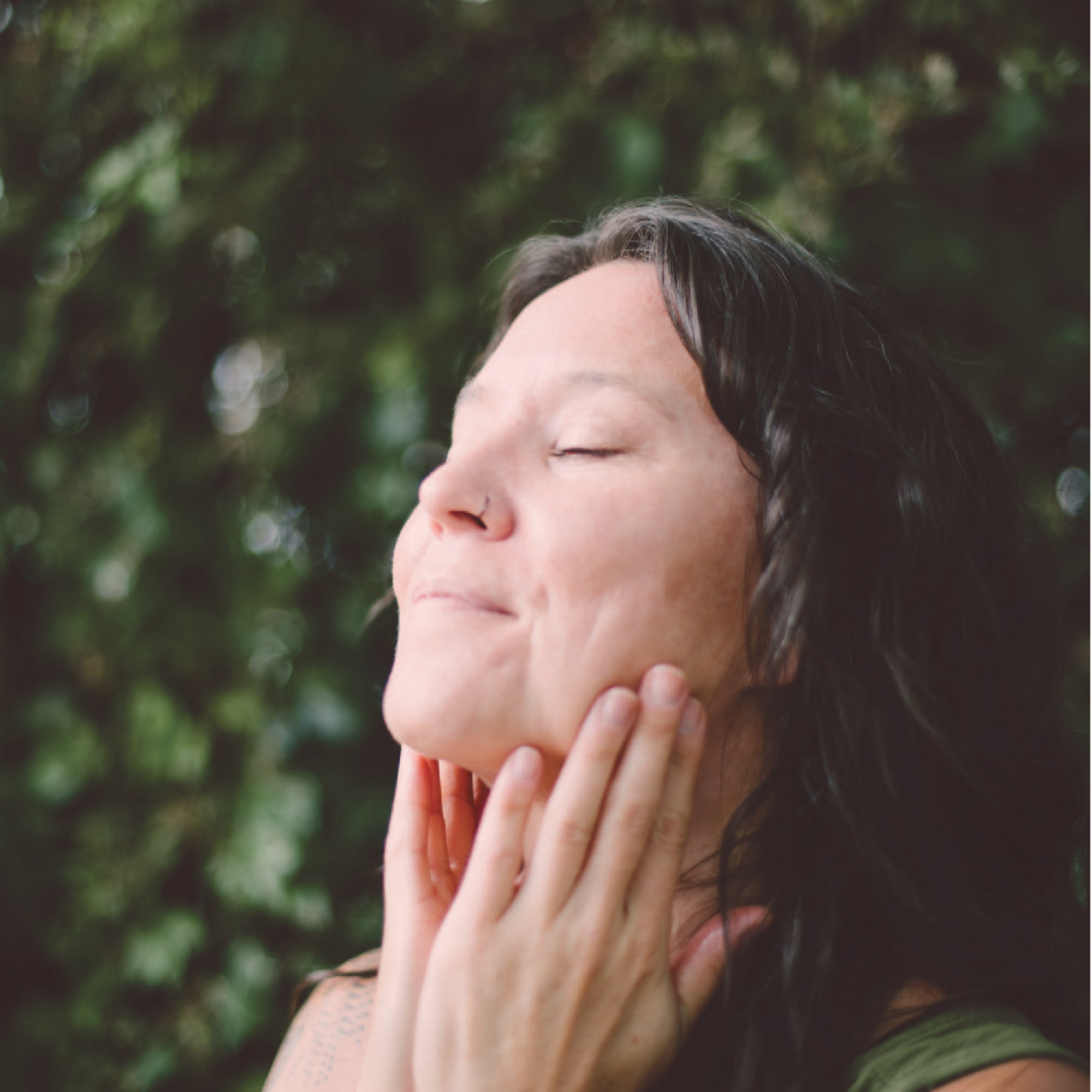 brightening and revitalizing face oil, non-greasy, easily absorobed, sea buckthorn, moringa, turmeric, 